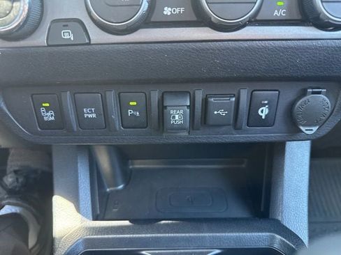 Used 2020 Toyota Tacoma TRD Off-Road w/ TRD Premium Off Road Package AWD/4WD image 34