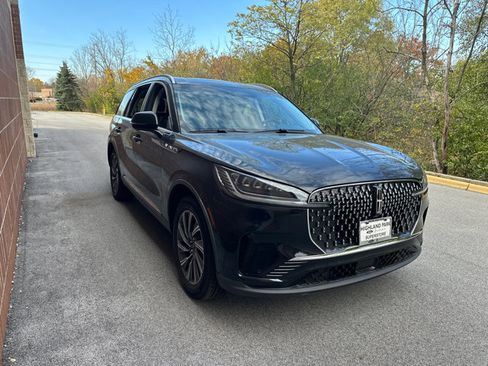 Used 2025 Lincoln Aviator AWD image 9