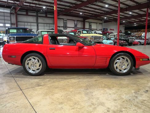 Used 1994 Chevrolet Corvette Coupe RWD image 10