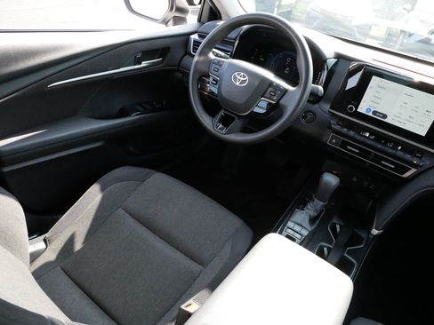 Certified 2025 Toyota Camry LE FWD image 9