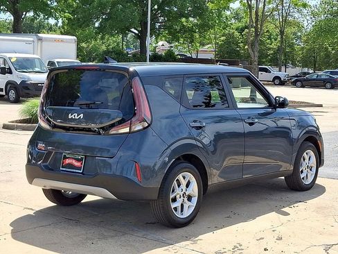 Used 2025 Kia Soul LX w/ LX Technology Package image 4