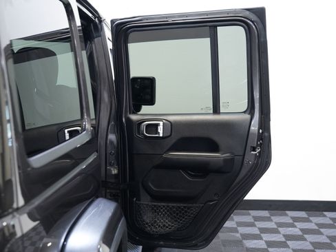 Used 2018 Jeep Wrangler Unlimited Sahara w/ Safety Group AWD/4WD image 26