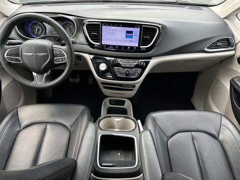 Used 2024 Chrysler Pacifica Touring-L FWD image 14