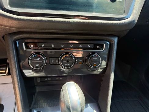 Used 2021 Volkswagen Tiguan SE R-Line AWD/4WD image 33