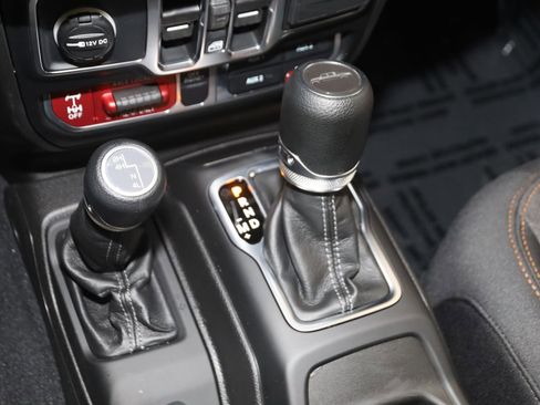 Used 2025 Jeep Gladiator Mojave image 7