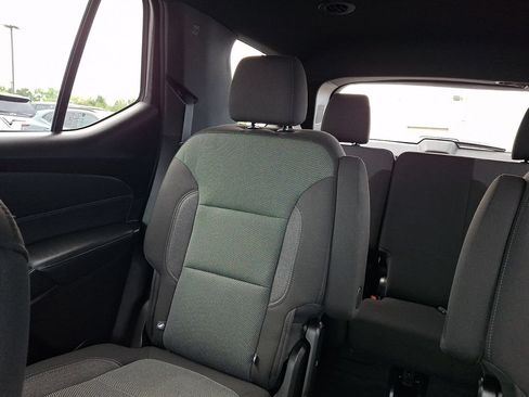 Used 2023 Chevrolet Traverse LT FWD image 19