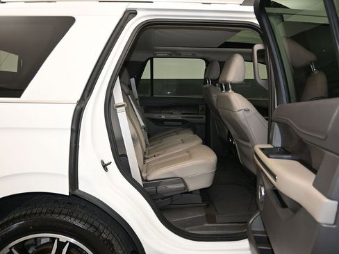 Used 2021 Ford Expedition Limited image 29