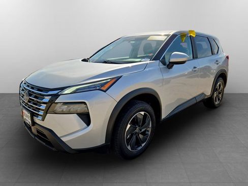 Used 2025 Nissan Rogue SV image 12