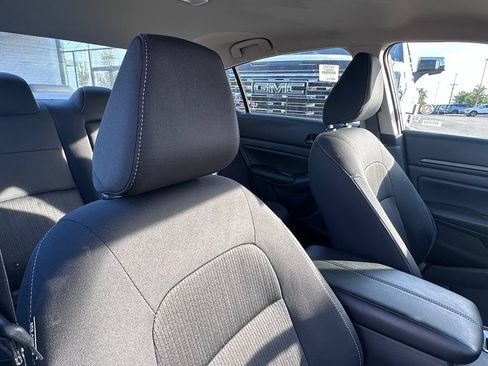 Used 2025 Nissan Altima 2.5 SV FWD image 21