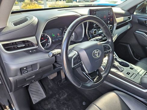Used 2020 Toyota Highlander XLE AWD/4WD image 20