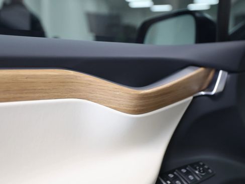 Used 2020 Tesla Model X Long Range image 23