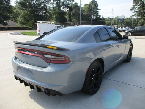 Used 2018 Dodge Charger SXT w/ Blacktop Package RWD image 7