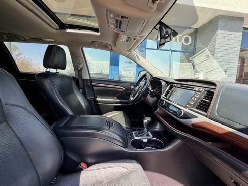 Used 2016 Toyota Highlander Limited image 28