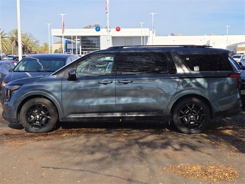 New 2025 Kia Carnival SX image 8