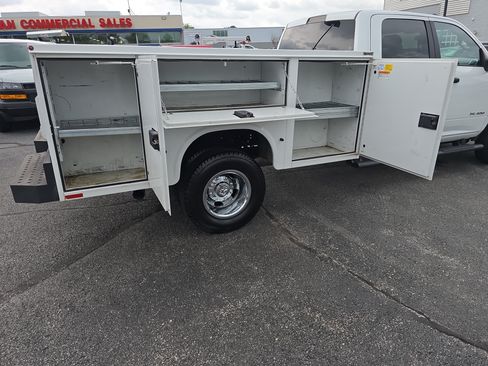 Used 2024 RAM 3500 SLT w/ Quick Order Package 2YG SLT AWD/4WD image 7