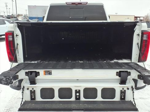 Used 2024 GMC Sierra 2500 SLT w/ SLT Premium Package image 19