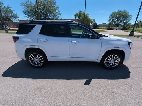 Used 2026 GMC Terrain Denali AWD/4WD image 3