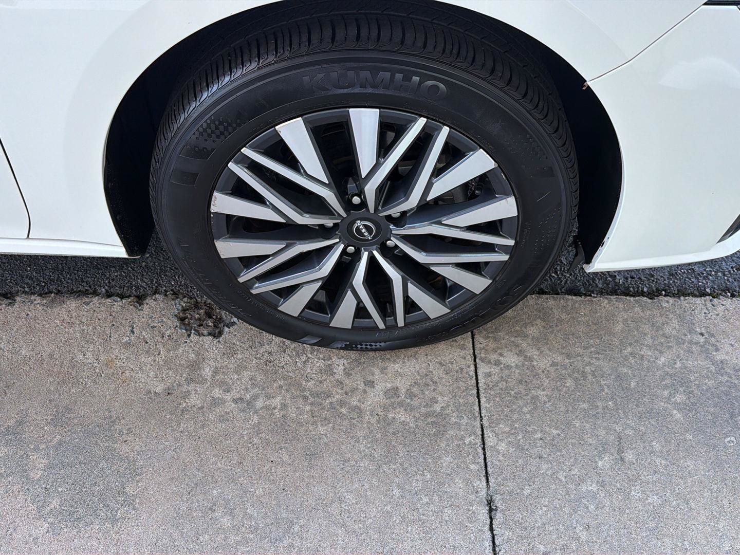 Used 2025 Nissan Altima 2.5 SV FWD image 38