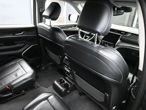 Used 2021 Jeep Grand Cherokee L Limited image 46