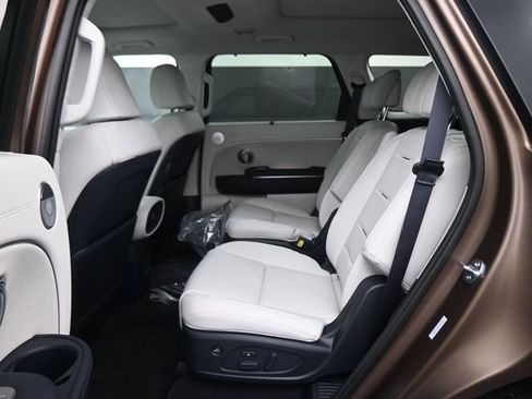 Certified 2026 Hyundai Palisade Calligraphy FWD image 17