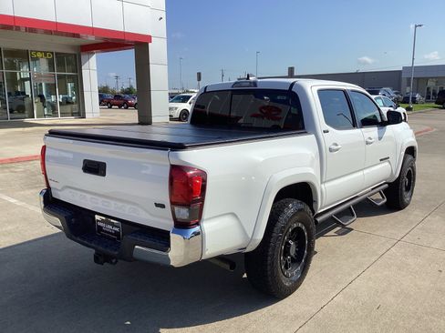 Used 2021 Toyota Tacoma SR5 RWD image 7