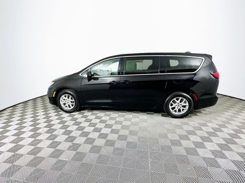 Certified 2024 Chrysler Pacifica Touring-L image 6