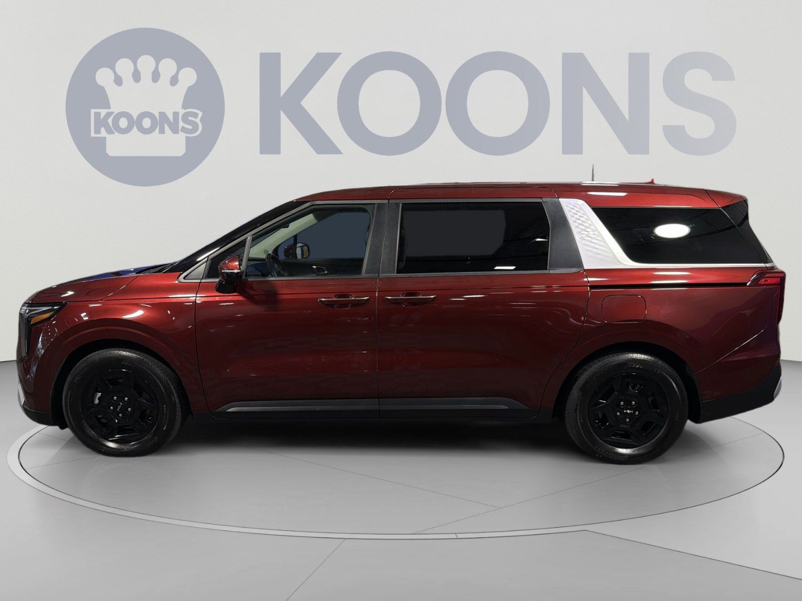 Used 2025 Kia Carnival FWD image 2