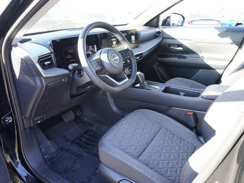 Certified 2025 Nissan Kicks SV image 16