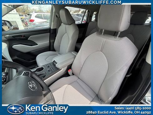 Used 2023 Toyota Highlander LE AWD/4WD image 19
