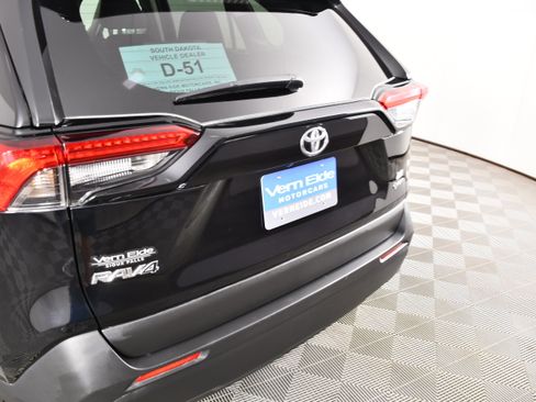 Used 2025 Toyota RAV4 LE AWD/4WD image 15