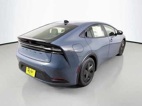 New 2026 Toyota Prius Plug-In Hybrid FWD image 5