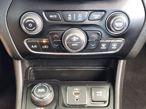 Used 2023 Jeep Cherokee Altitude Lux image 20