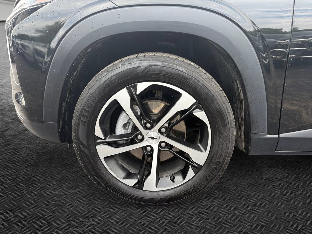 Used 2024 Chevrolet Trax RS w/ Driver Confidence Package FWD image 11