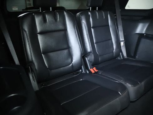 Used 2019 Ford Explorer XLT w/ Equipment Group 202A AWD/4WD image 36