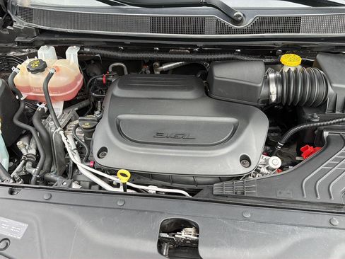 Used 2023 Chrysler Pacifica Touring-L FWD image 31
