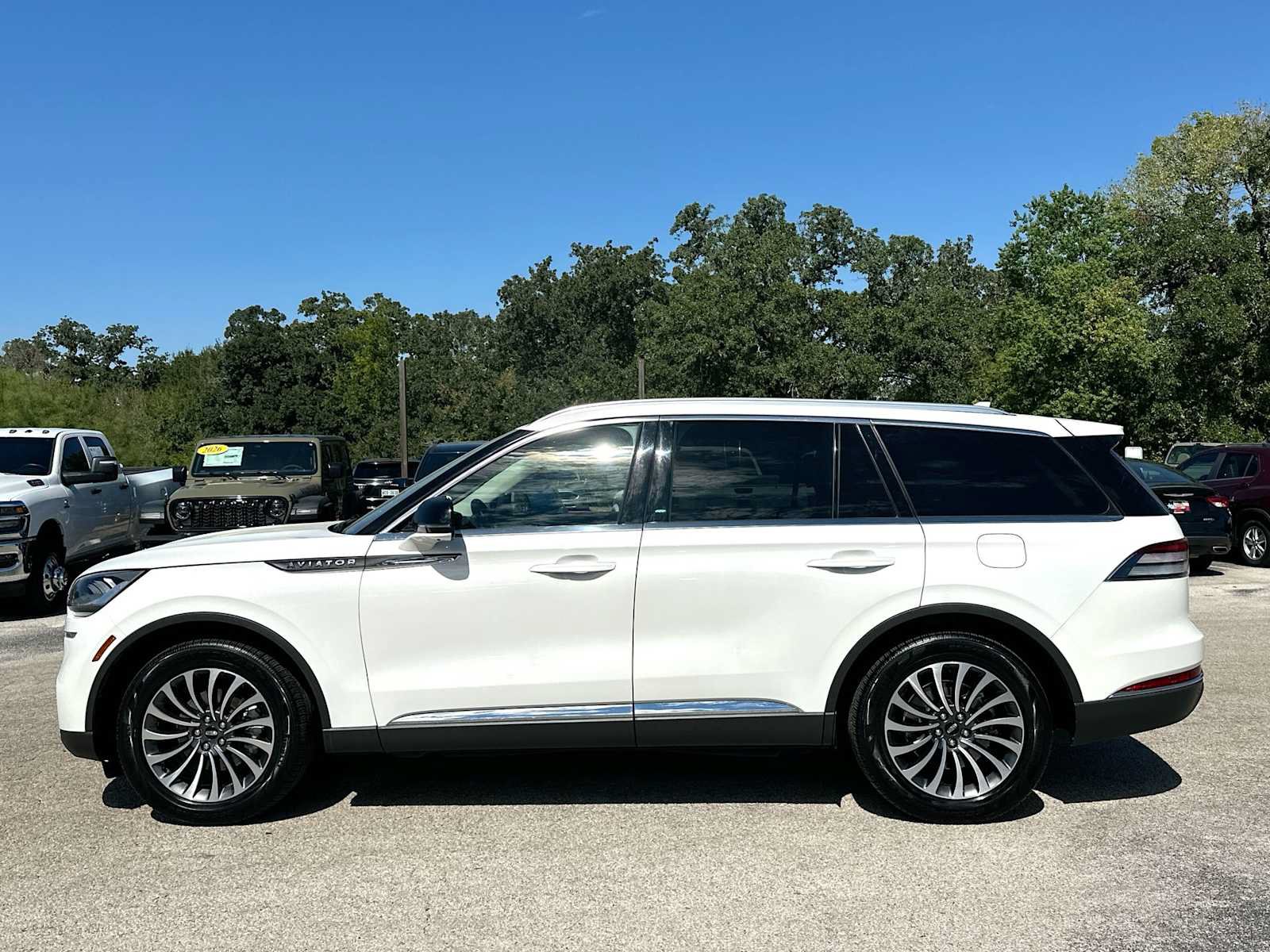 Used 2020 Lincoln Aviator Reserve w/ Elements Package Plus AWD/4WD image 12