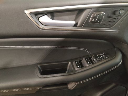 Used 2024 Ford Edge Titanium image 27