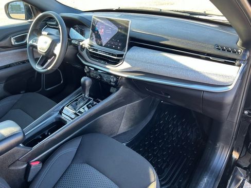 Used 2024 Jeep Compass Sport image 10