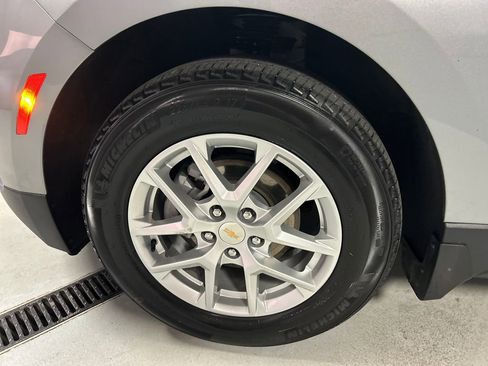 Used 2024 Chevrolet Equinox LS w/ LS Convenience Package FWD image 9