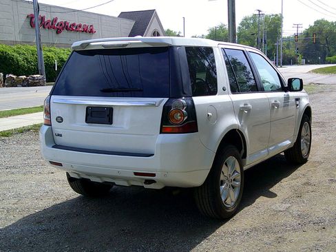 Used 2013 Land Rover LR2 image 4