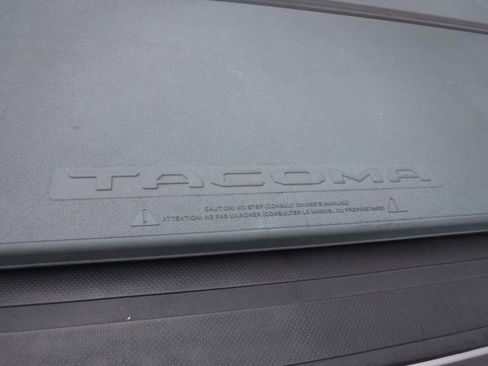 Used 2017 Toyota Tacoma TRD Sport image 13
