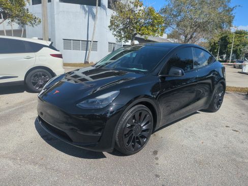 Used 2023 Tesla Model Y Performance image 9