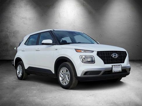 New 2026 Hyundai Venue SE image 2