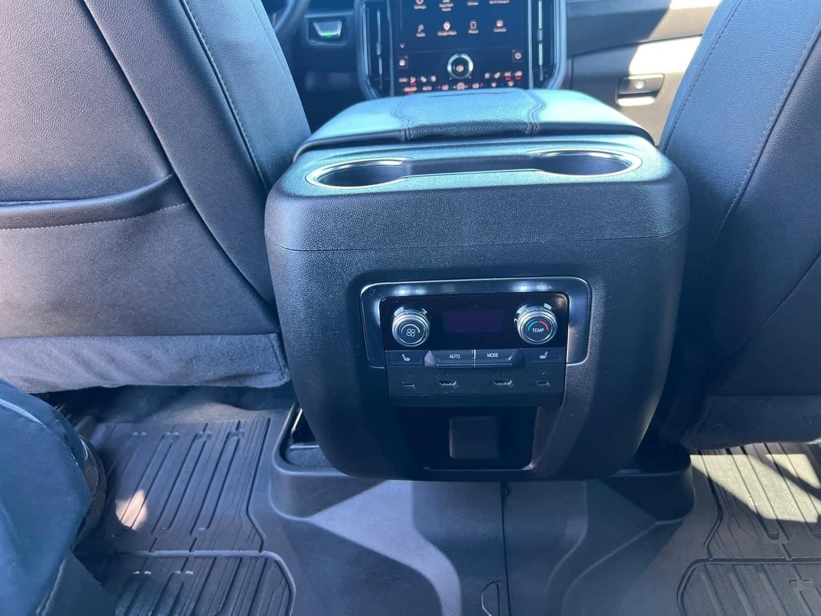 Used 2025 GMC Yukon XL AT4 w/ AT4 Premium Plus Package AWD/4WD image 31