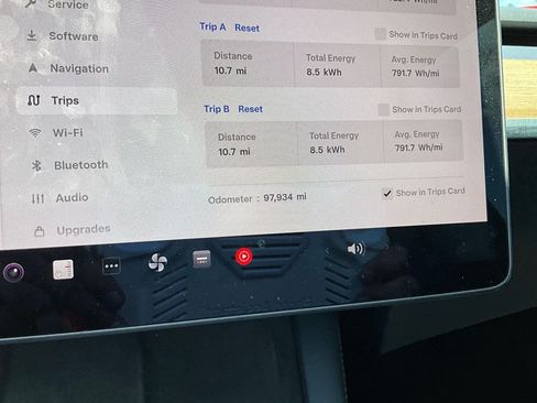 Used 2022 Tesla Model Y Long Range AWD/4WD image 12
