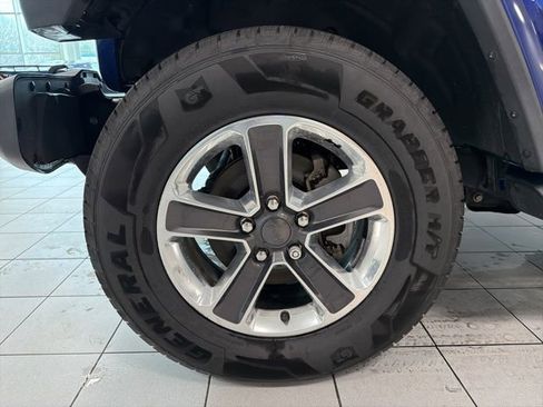 Used 2018 Jeep Wrangler Unlimited Sahara w/ Safety Group image 14