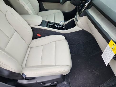 Used 2025 Volvo XC40 B5 Ultra w/ Climate Package image 16