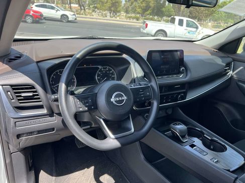 Used 2023 Nissan Rogue S image 9
