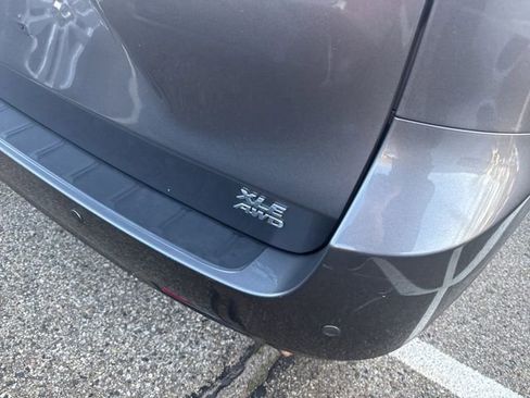 Used 2017 Toyota Sienna XLE image 6