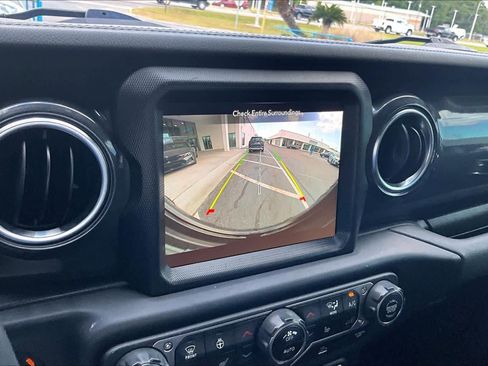 Used 2023 Jeep Wrangler Unlimited Sahara image 27